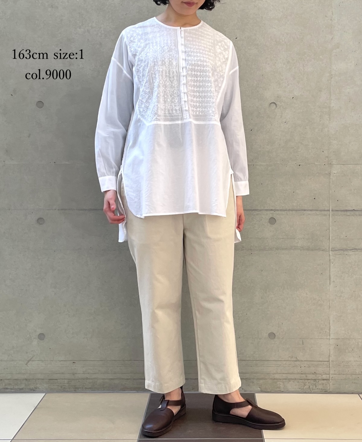 NMDS24133 (シャツ) 60'S ORGANIC CAMBRIC WITH EMB CREW-NECK BOSOM SHIRT