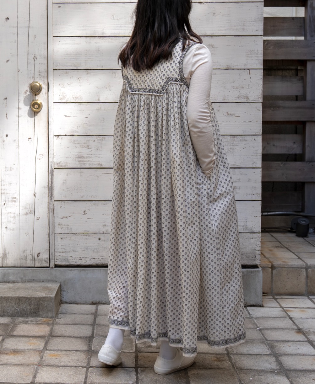 NMDS24183 (ワンピース) 80'S COTTON VOILE SMALL FLOWER BLOCK PRINT V-NECK NO/SL QUILTING DRESS