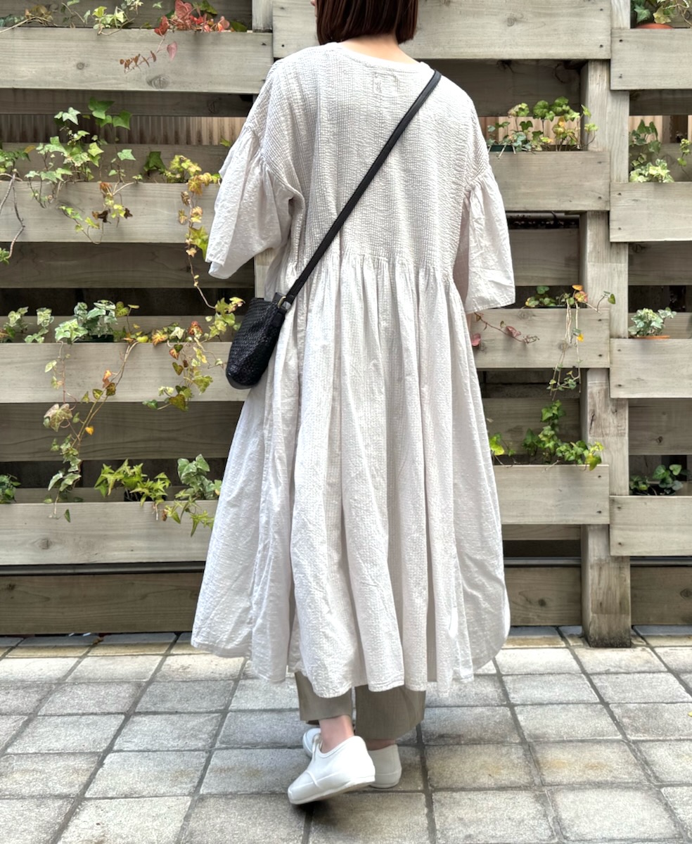NMDS24114D (ワンピース) 80'S ORGANIC COTTON DOBIE CHECK & SMALL CHECK (OVERDYE) FLARED SLEEVE DRESS WITH MINI PINTUCK