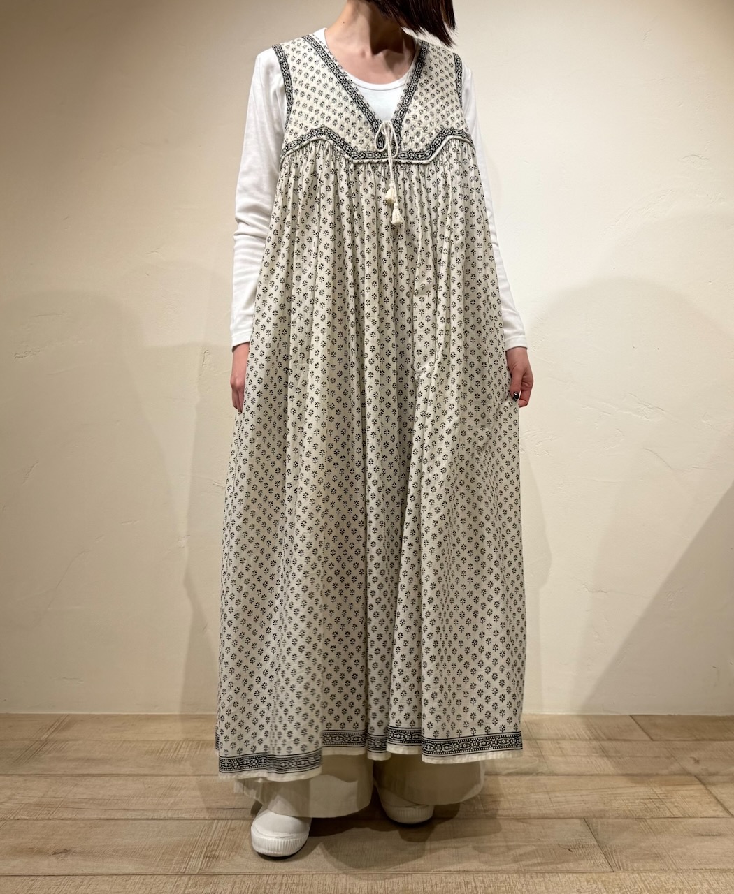 NMDS24183 (ワンピース) 80'S COTTON VOILE SMALL FLOWER BLOCK PRINT V-NECK NO/SL QUILTING DRESS