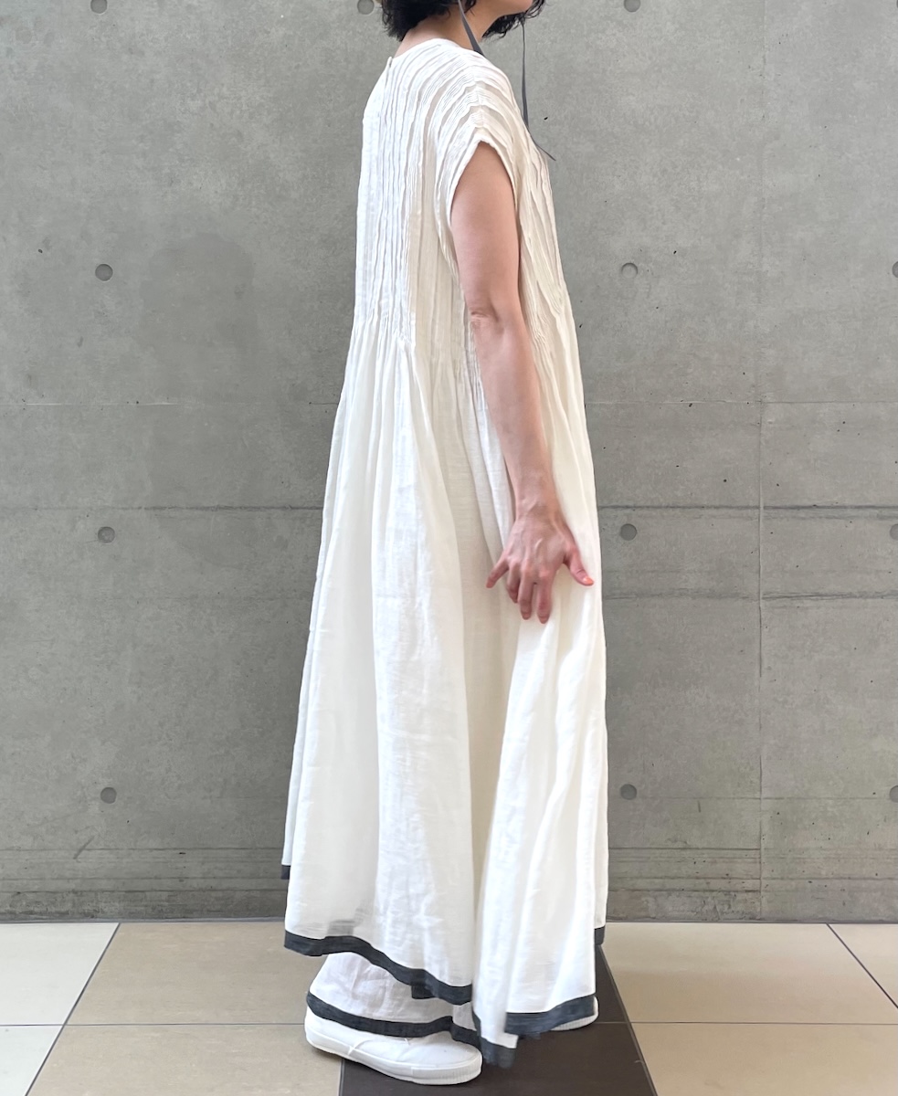 INMDS24003 (ワンピース) 80'S HANDWOVEN LINEN PLAIN WITH SELVAGE FRENCH/SL DRESS WITH RANDOM PLEATS