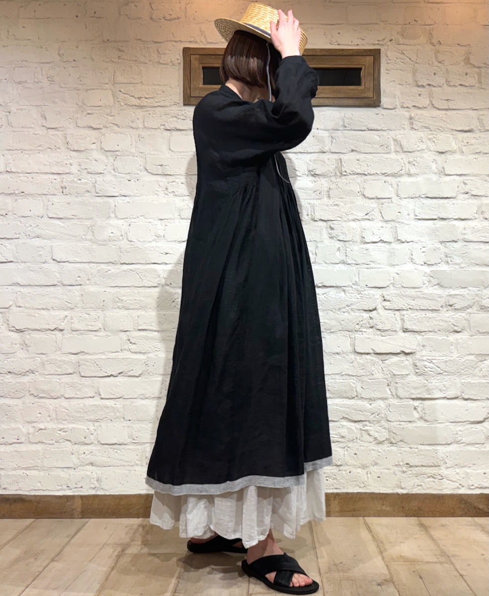 INMDS24004 (ワンピース) 80'S HANDWOVEN LINEN PLAIN WITH SELVAGE BANDED COLLAR SHIRT DRESS WITH MINI PINTUCK