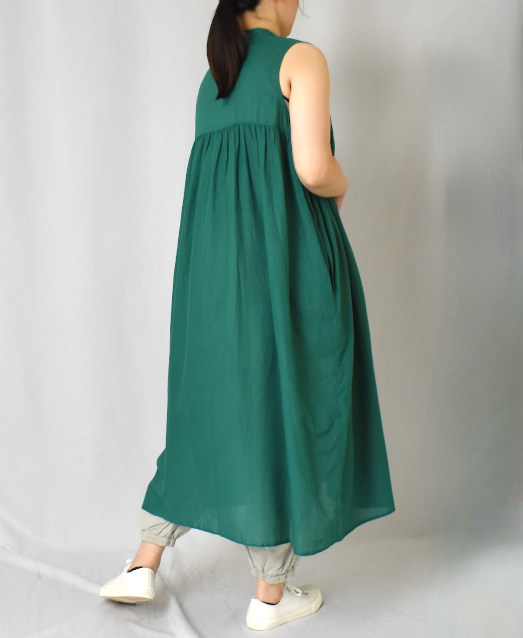 NSL23005 (ワンピース) SUPER FINE VOILE WITH SELVAGE BANDED COLLAR NO/SL GATHERED DRESS