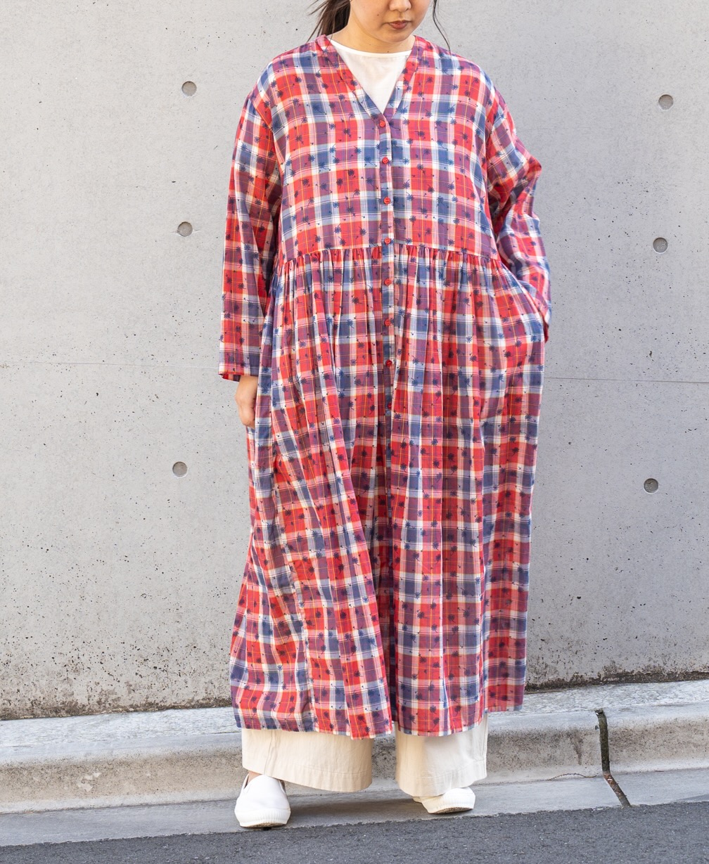 NSL24064 (ワンピース) COTTON YARN DYE CHECK WITH NAVY FLOWER PRINT V-NECK GATHERED DRESS