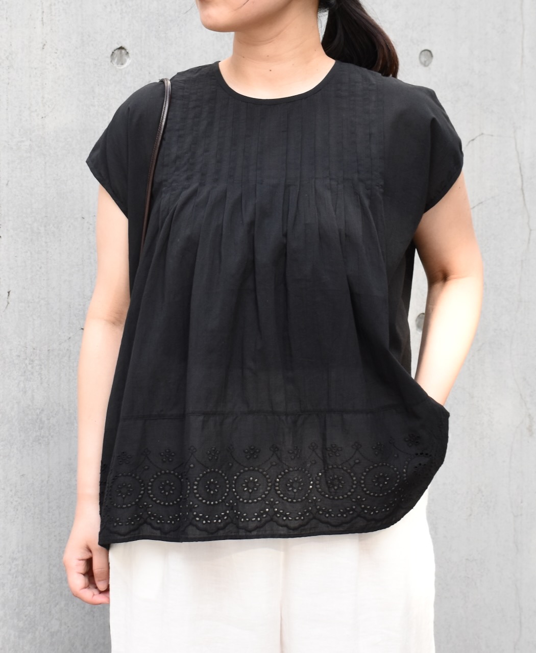 INSL24223 (ブラウス) 80s VOILE PLAIN WITH CUT WORK LACE CREW-NECK FRENCH/SL SHIRT WITH PINTUCK