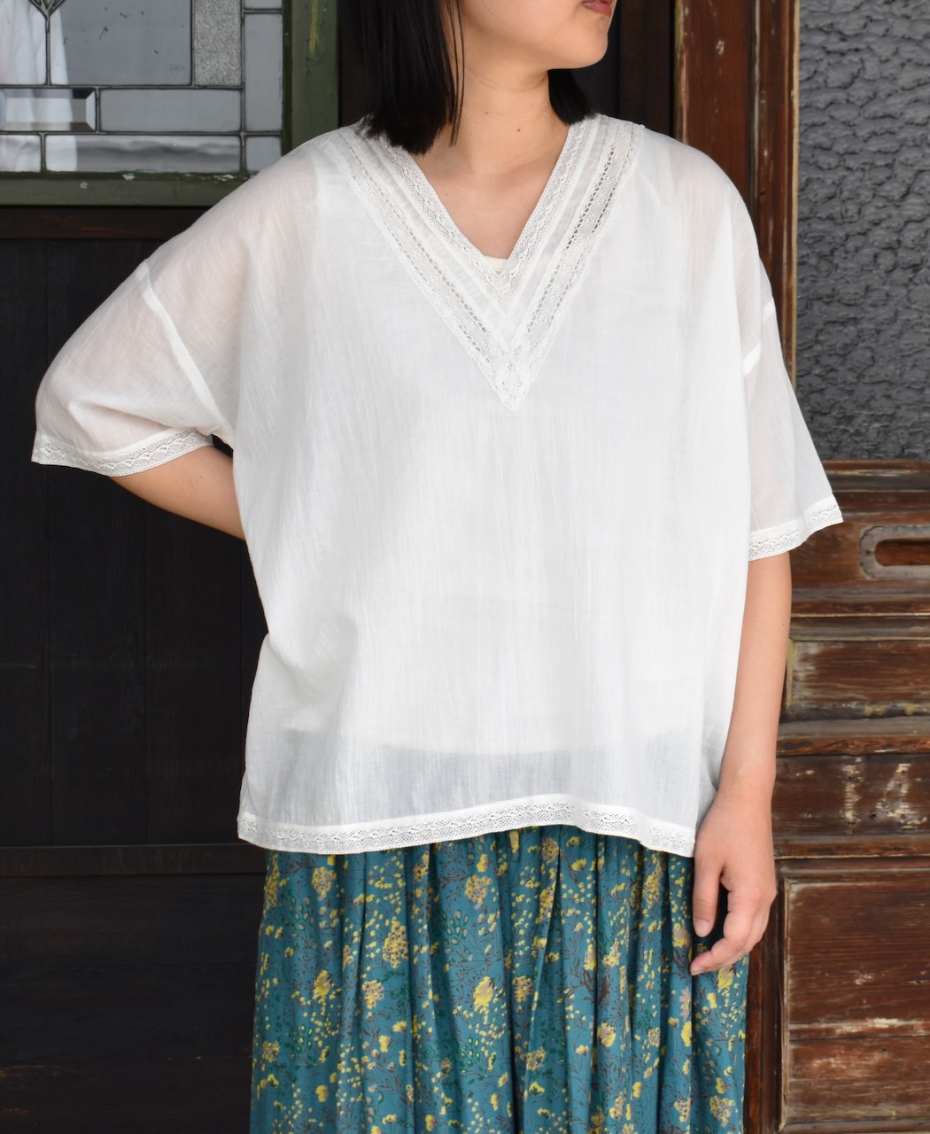 NSL24032 (ブラウス) VOILE LACE V-NECK LACE S/SL PULLOVER