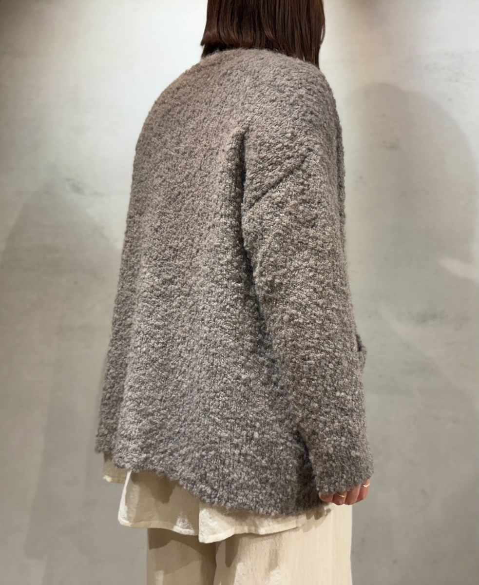 CNMDS2051A (カーディガン) BOUCLE V-NECK CARDIGAN WITH PIN