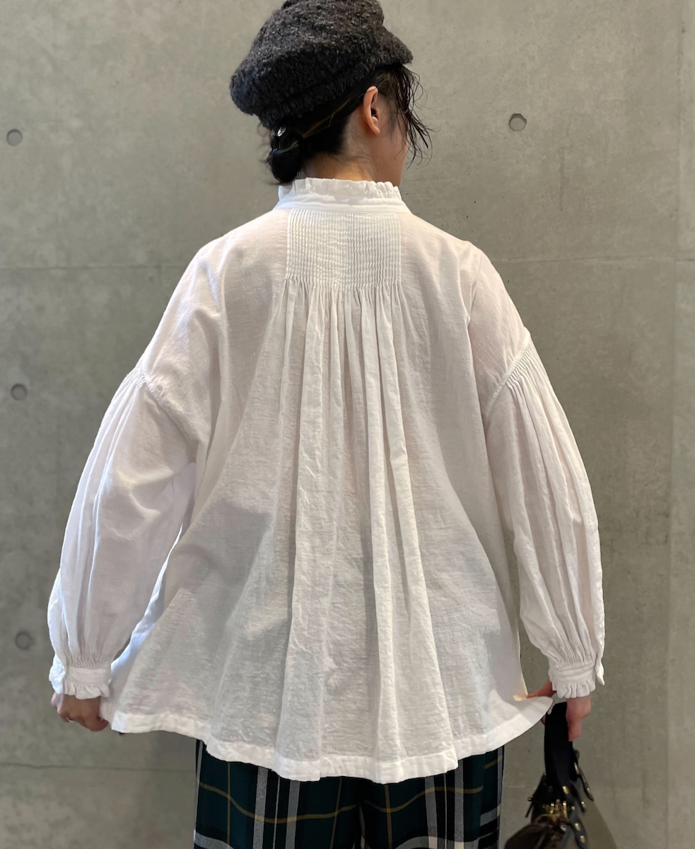 INMDS24702W(シャツ) TWILL COTTON KHADI PLAIN(WASH) FRILL COLLAR SHIRT WITH MINI PINTUCK
