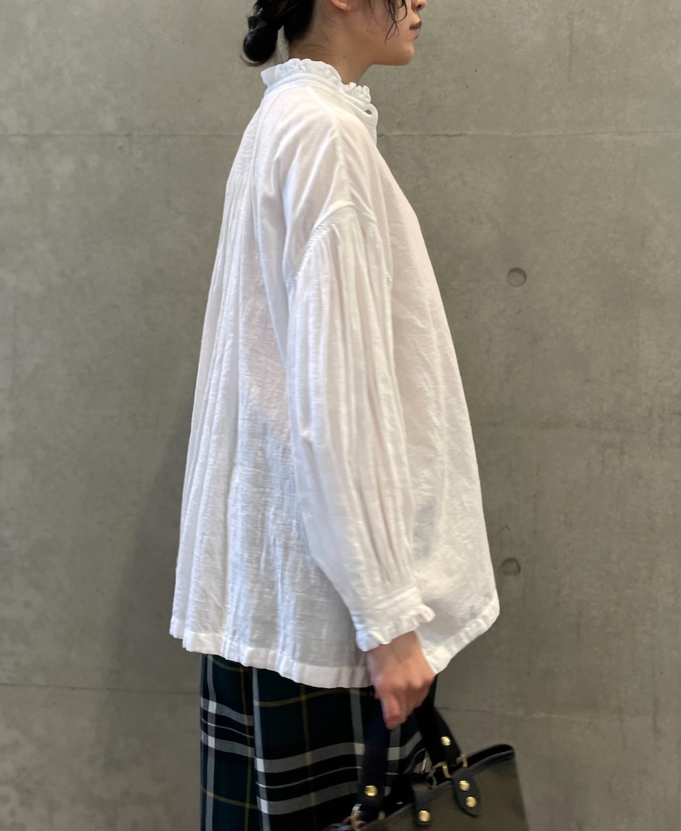 INMDS24702W(シャツ) TWILL COTTON KHADI PLAIN(WASH) FRILL COLLAR SHIRT WITH MINI PINTUCK