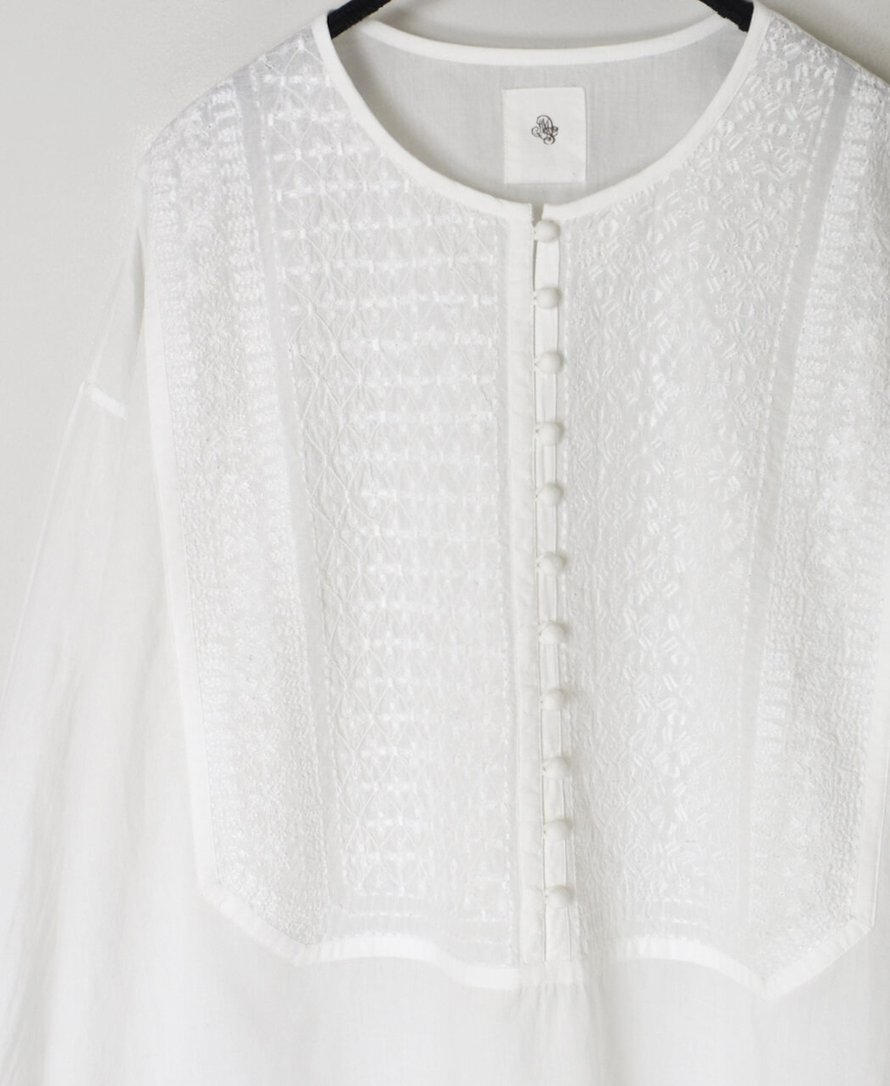 NMDS25203(シャツ) 60s ORGANIC CAMBRIC CREW-NECK BOSOM EMB SHIRT
