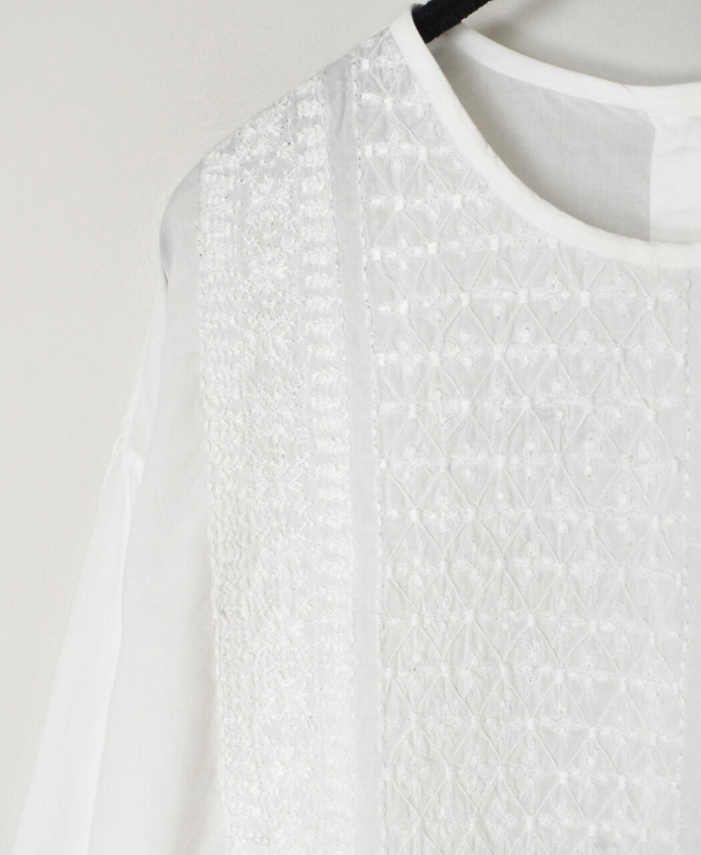 NMDS25202(シャツ) 60s ORGANIC CAMBRIC BACK OPENING CREW-NECK EMB SHIRT