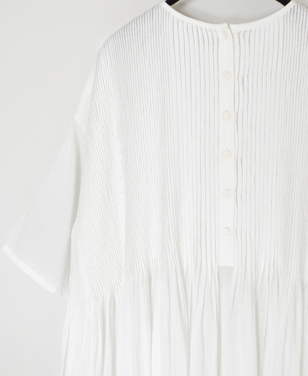 NMDS25223(ワンピース) 80s ORGANIC VOILE PLAIN CREW-NECK P/O DRESS WITH MINI PINTUCK