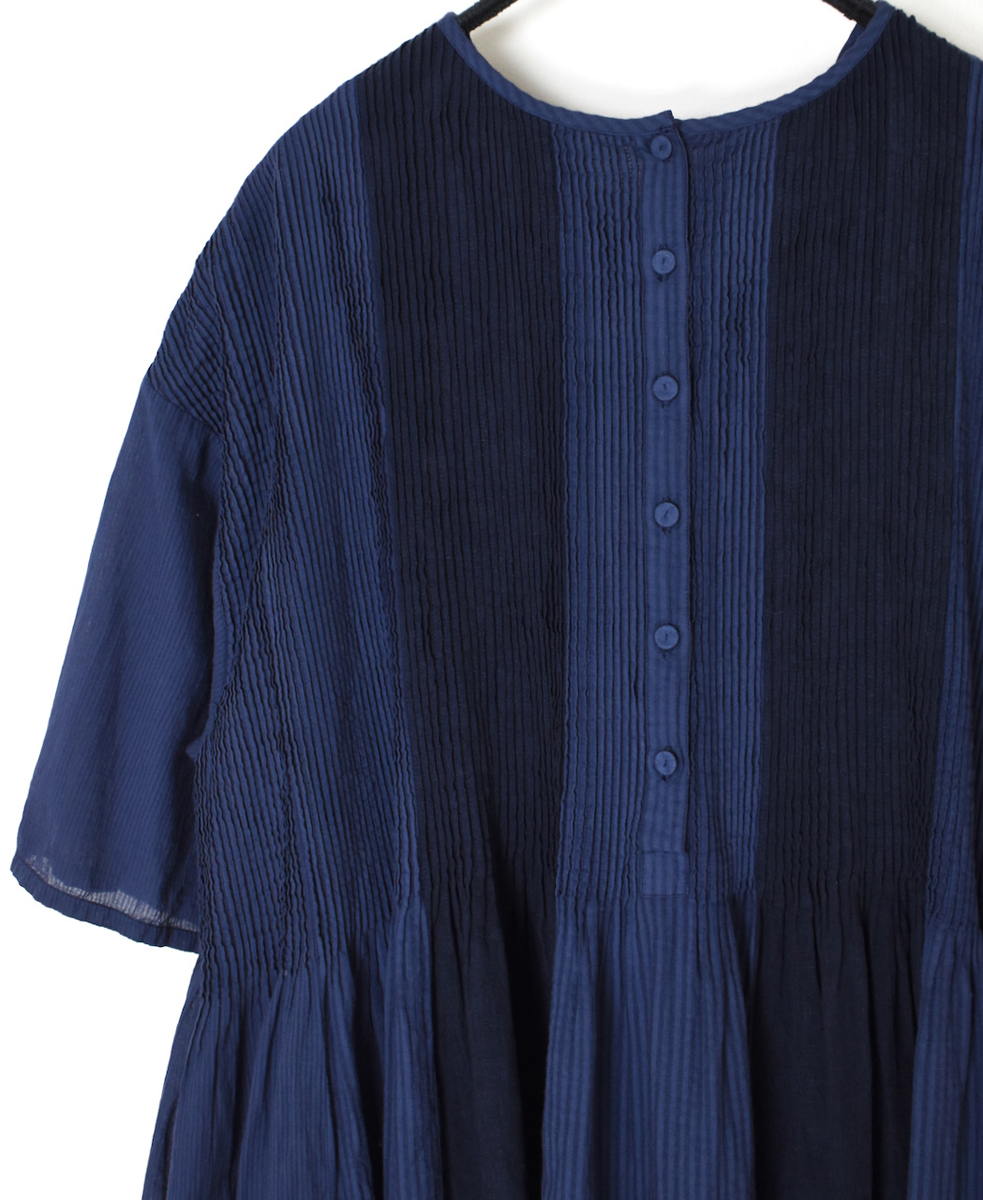 NMDS25232D(ワンピース) COTTON&LINEN PATCHWORK(OVERDYE) CREW-NECK S/SL SHIRT DRESS WITH MINI PINTUCK