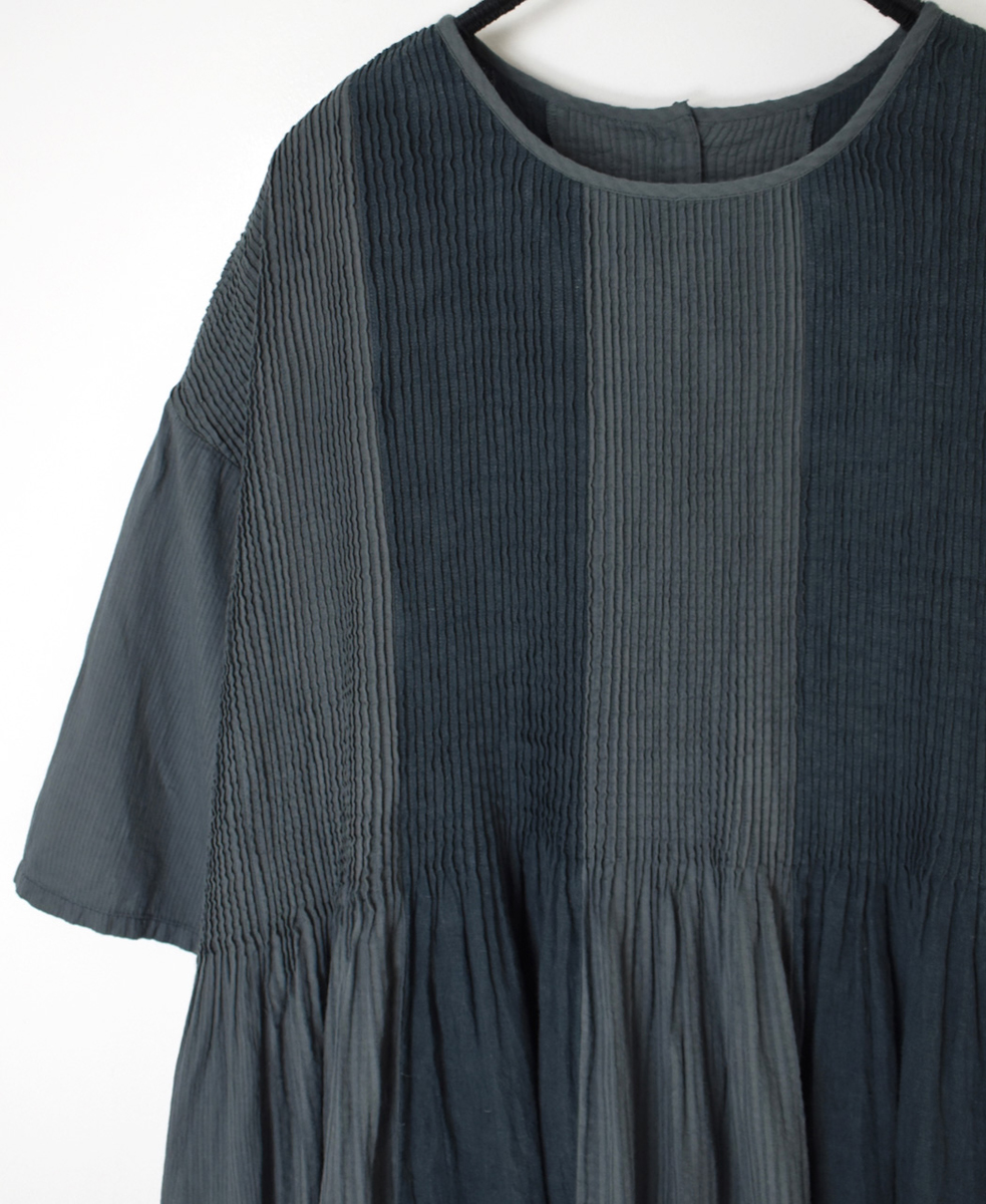 NMDS25232D(ワンピース) COTTON&LINEN PATCHWORK(OVERDYE) CREW-NECK S/SL SHIRT DRESS WITH MINI PINTUCK