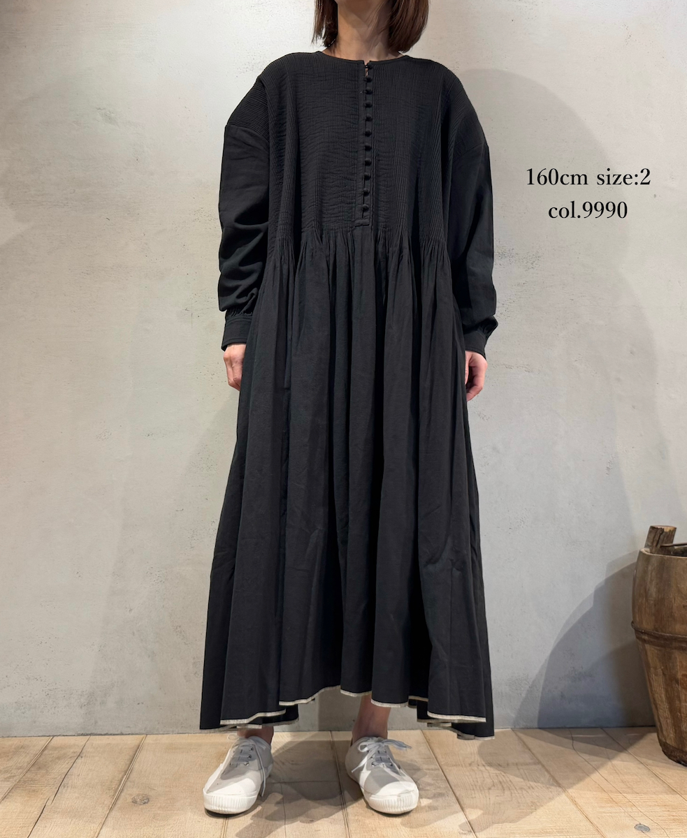 INMDS24302(ワンピース) HEAVY COTTON KHADI WITH SELVAGE BALL BUTTON CREW-NECK PULLOVER SHIRT DRESS WITH PINTUCK