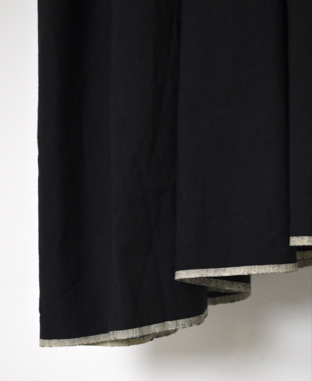 INMDS24302(ワンピース) HEAVY COTTON KHADI WITH SELVAGE BALL BUTTON CREW-NECK PULLOVER SHIRT DRESS WITH PINTUCK