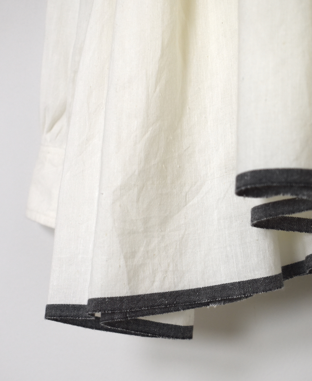 INMDS24301(シャツ) HEAVY COTTON KHADI WITH SELVAGE BALL BUTTON CREW-NECK PULLOVER SHIRT WITH PINTUCK