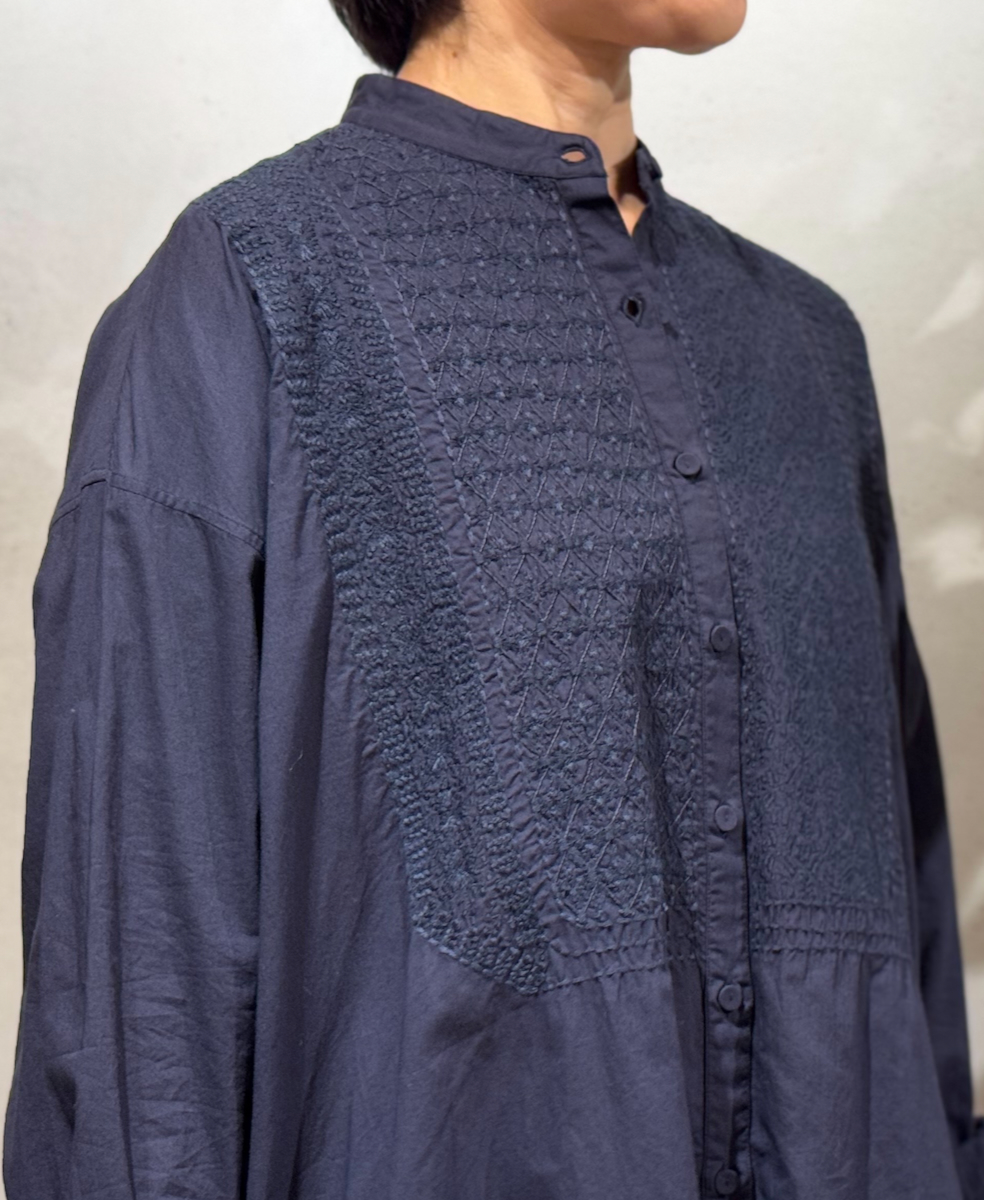 NMDS25204(チュニック) 60s ORGANIC CAMBRIC BANDED COLLAR EMB SHIRT TUNIC