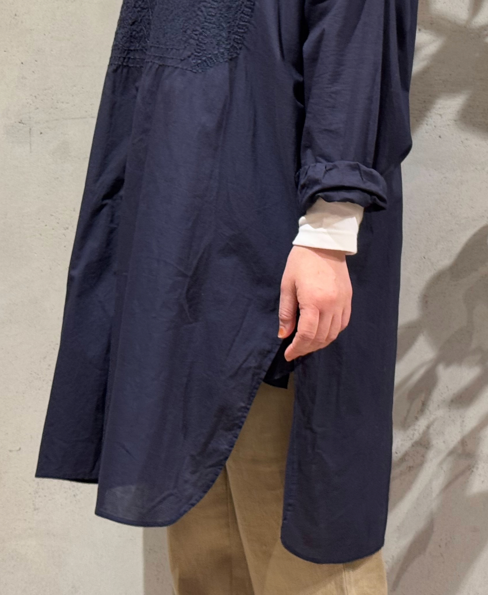 NMDS25204(チュニック) 60s ORGANIC CAMBRIC BANDED COLLAR EMB SHIRT TUNIC