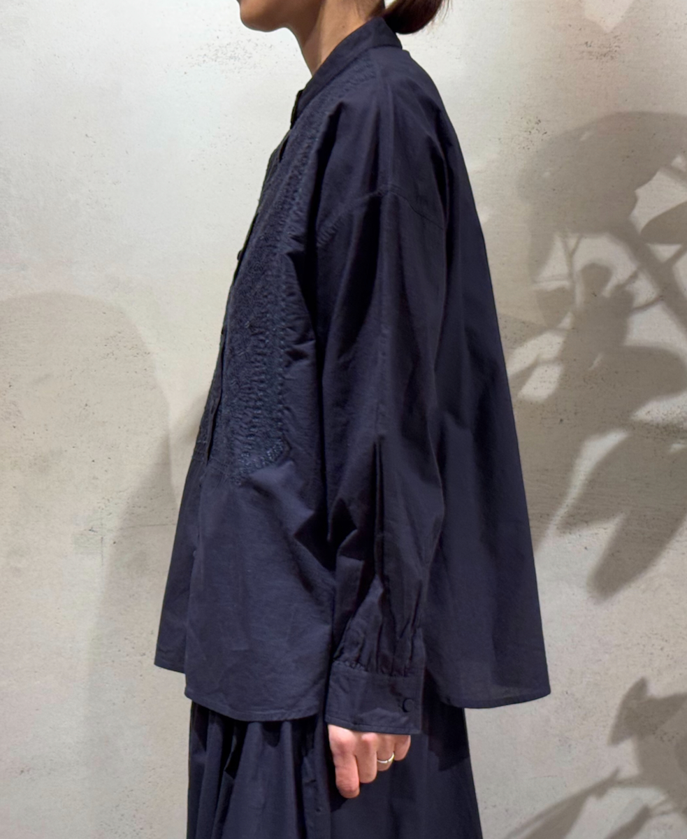 NMDS25201(シャツ) 60s ORGANIC CAMBRIC BANDED COLLAR EMB SHIRT