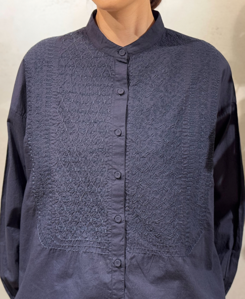 NMDS25201(シャツ) 60s ORGANIC CAMBRIC BANDED COLLAR EMB SHIRT