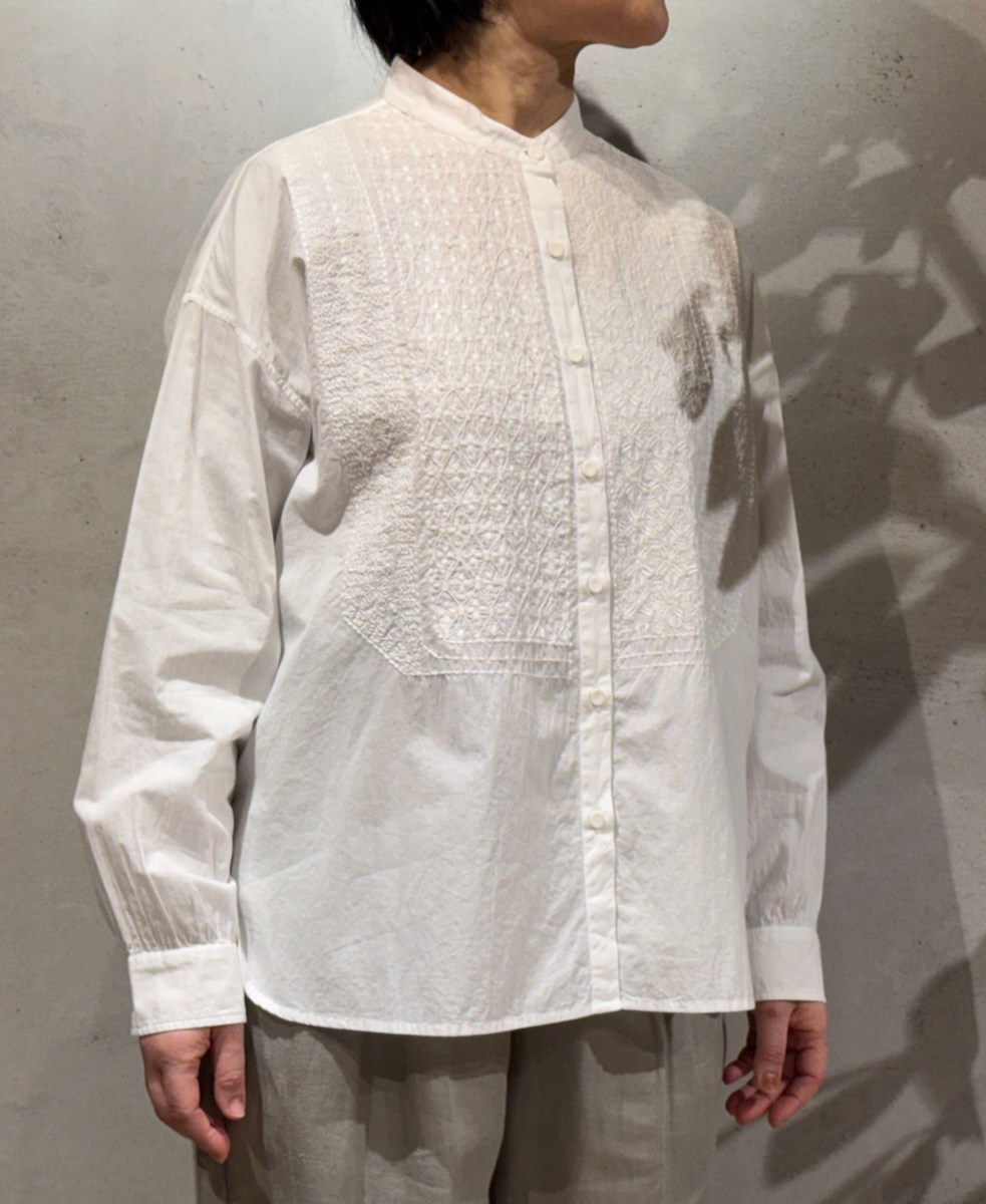 NMDS25201(シャツ) 60s ORGANIC CAMBRIC BANDED COLLAR EMB SHIRT