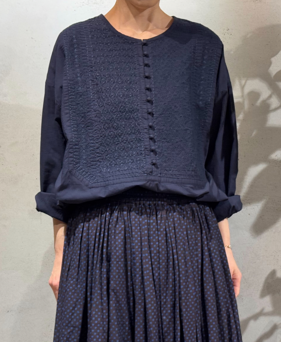 NMDS25203(シャツ) 60s ORGANIC CAMBRIC CREW-NECK BOSOM EMB SHIRT