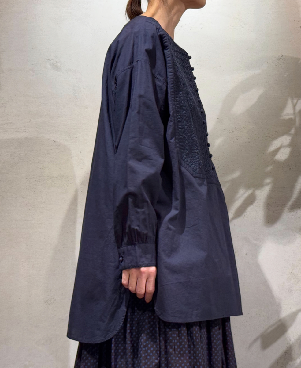 NMDS25203(シャツ) 60s ORGANIC CAMBRIC CREW-NECK BOSOM EMB SHIRT
