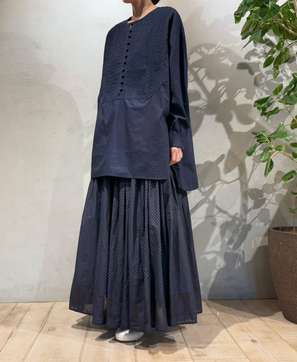 NMDS25203(シャツ) 60s ORGANIC CAMBRIC CREW-NECK BOSOM EMB SHIRT