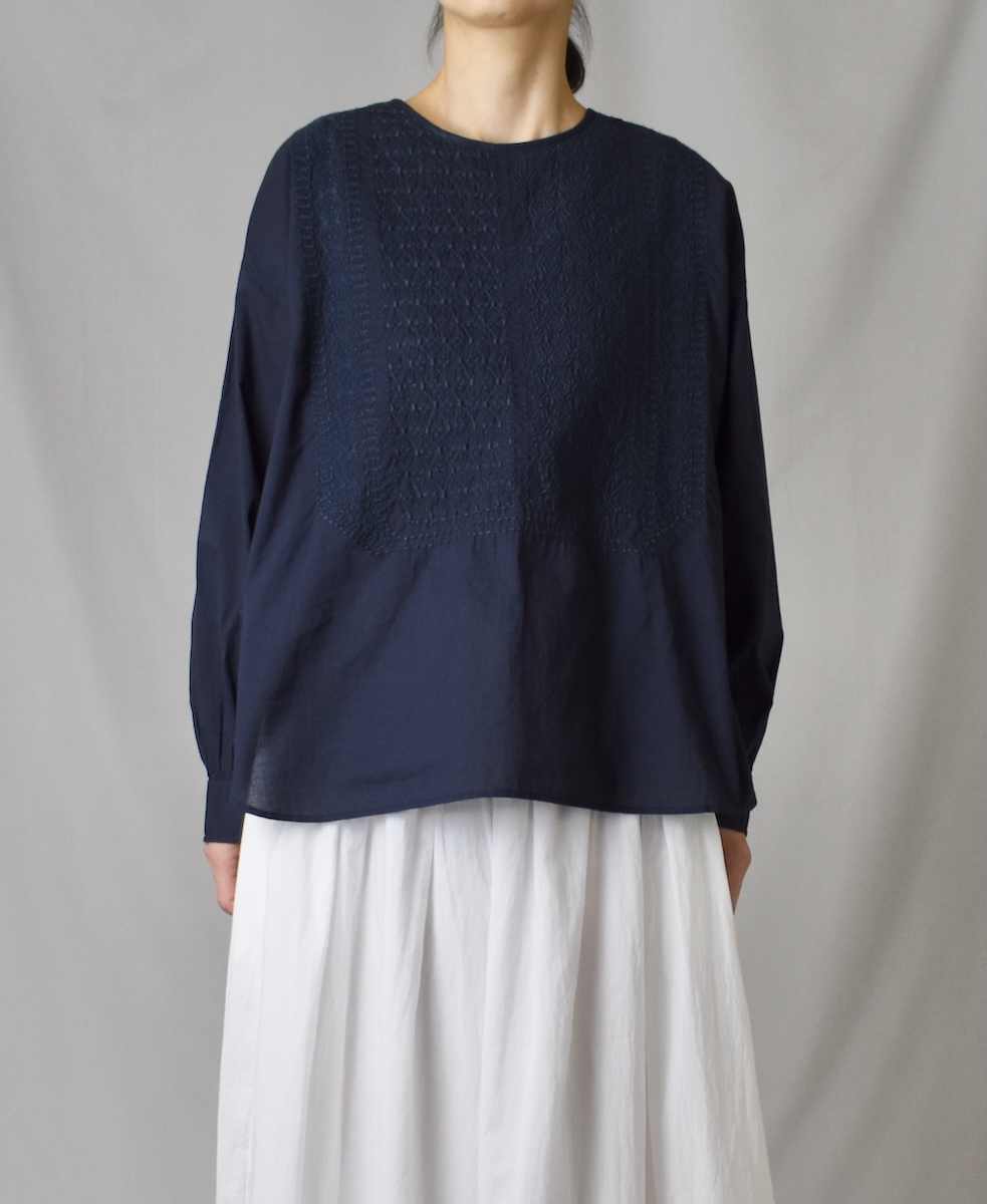 NMDS25202(シャツ) 60s ORGANIC CAMBRIC BACK OPENING CREW-NECK EMB SHIRT