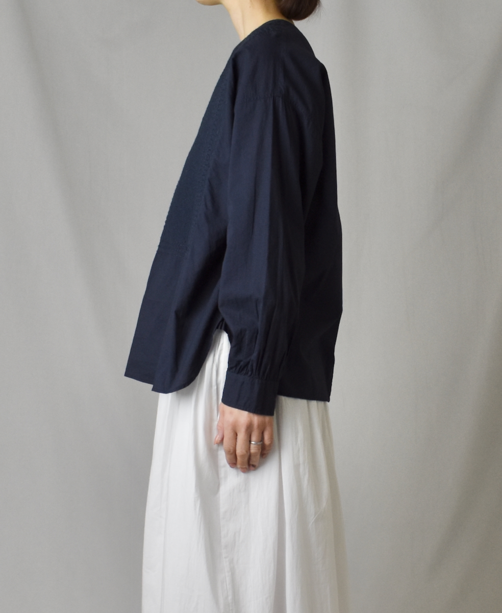 NMDS25202(シャツ) 60s ORGANIC CAMBRIC BACK OPENING CREW-NECK EMB SHIRT