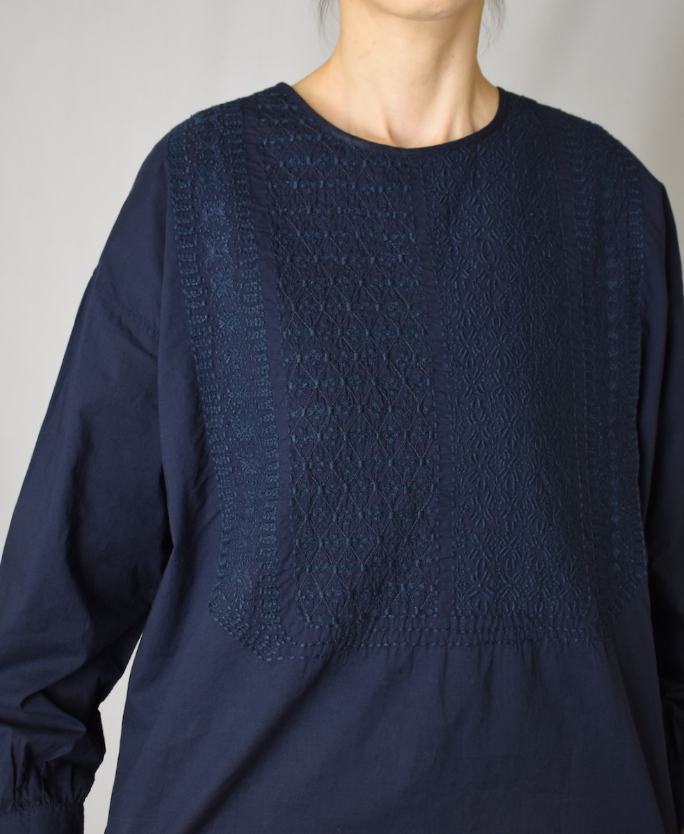 NMDS25202(シャツ) 60s ORGANIC CAMBRIC BACK OPENING CREW-NECK EMB SHIRT