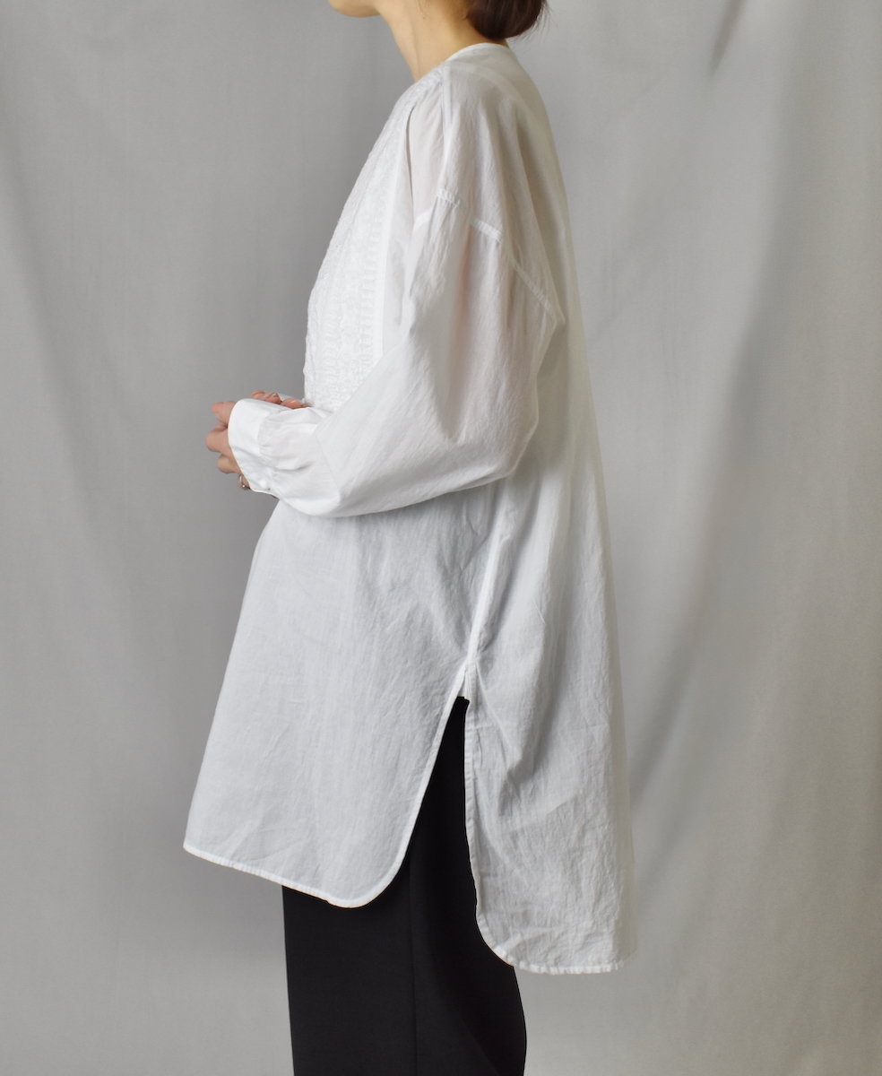 NMDS25203(シャツ) 60s ORGANIC CAMBRIC CREW-NECK BOSOM EMB SHIRT