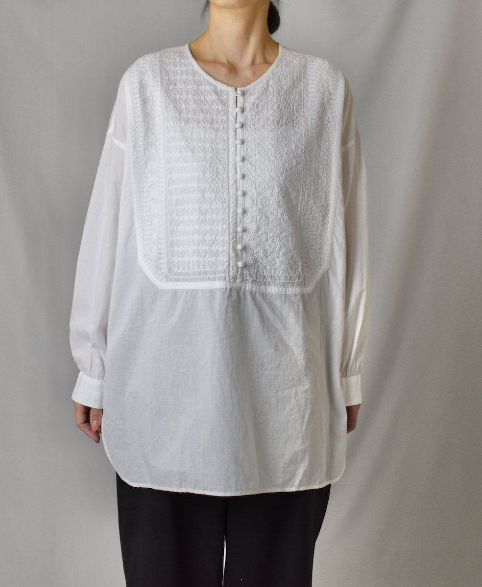 NMDS25203(シャツ) 60s ORGANIC CAMBRIC CREW-NECK BOSOM EMB SHIRT