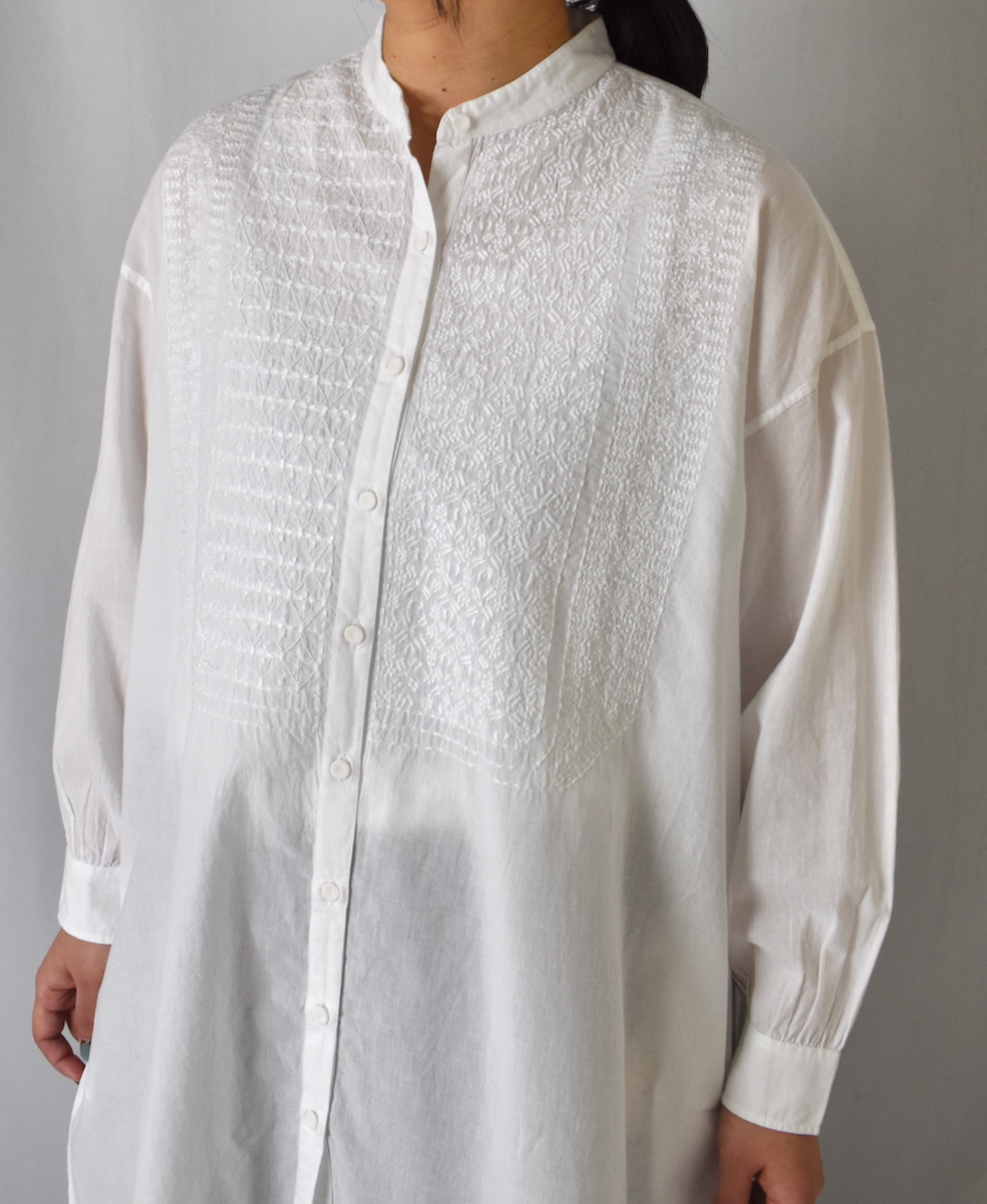 NMDS25204(チュニック) 60s ORGANIC CAMBRIC BANDED COLLAR EMB SHIRT TUNIC