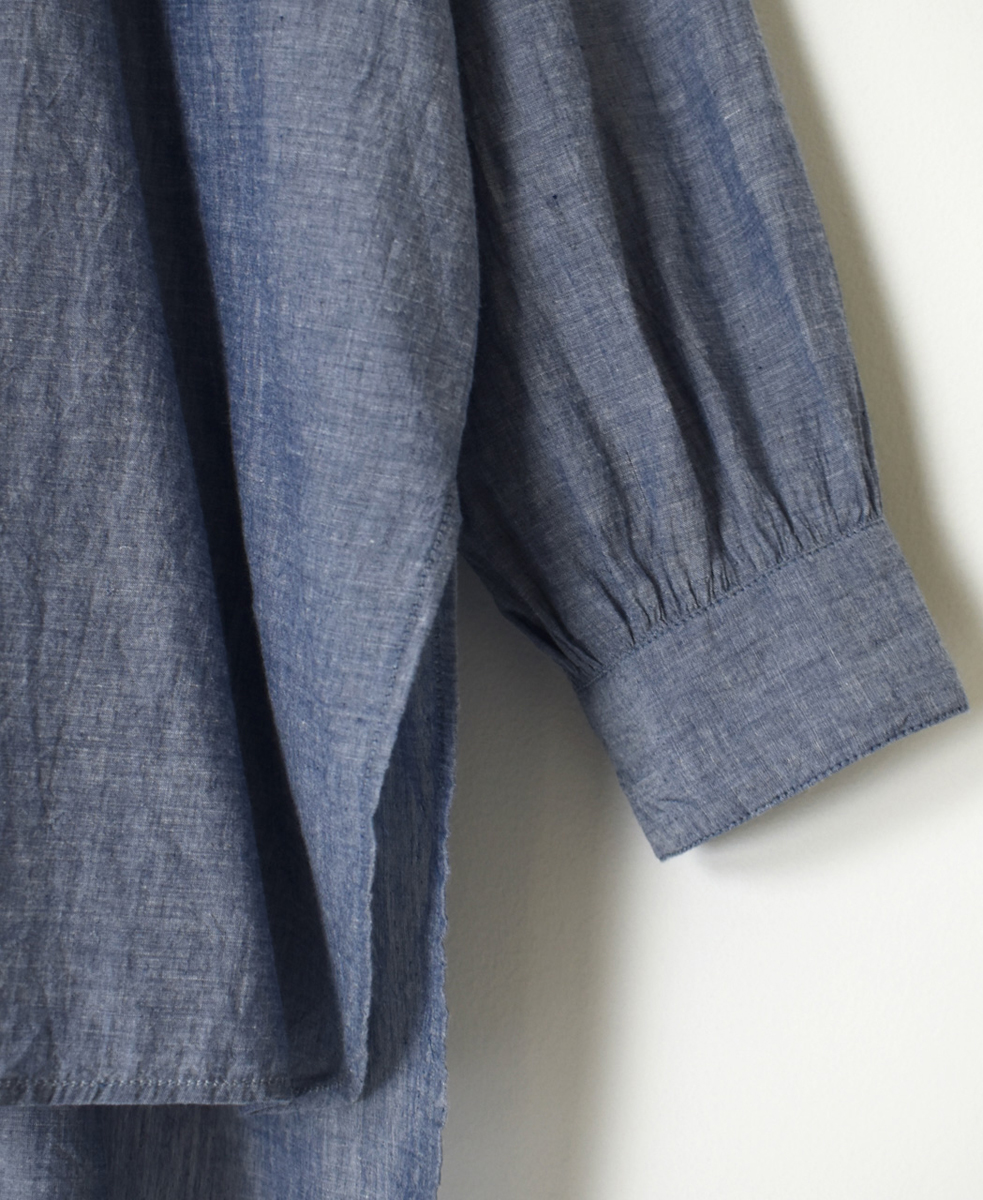 INMDS25063(シャツ) HANDWOVEN YARN DYE NATURAL INDIGO CHAMBRAY BANDED COLLAR PINTUCK TUNIC