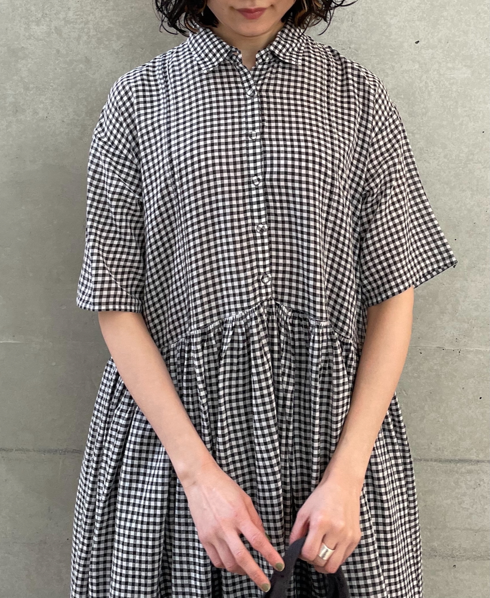 INMDS25023(ワンピース) HANDWOVEN COTTON/SILK GINGHAM CHECK REGULAR COLLAR DRESS WITH RAJASTHAN TUCK GATHERER