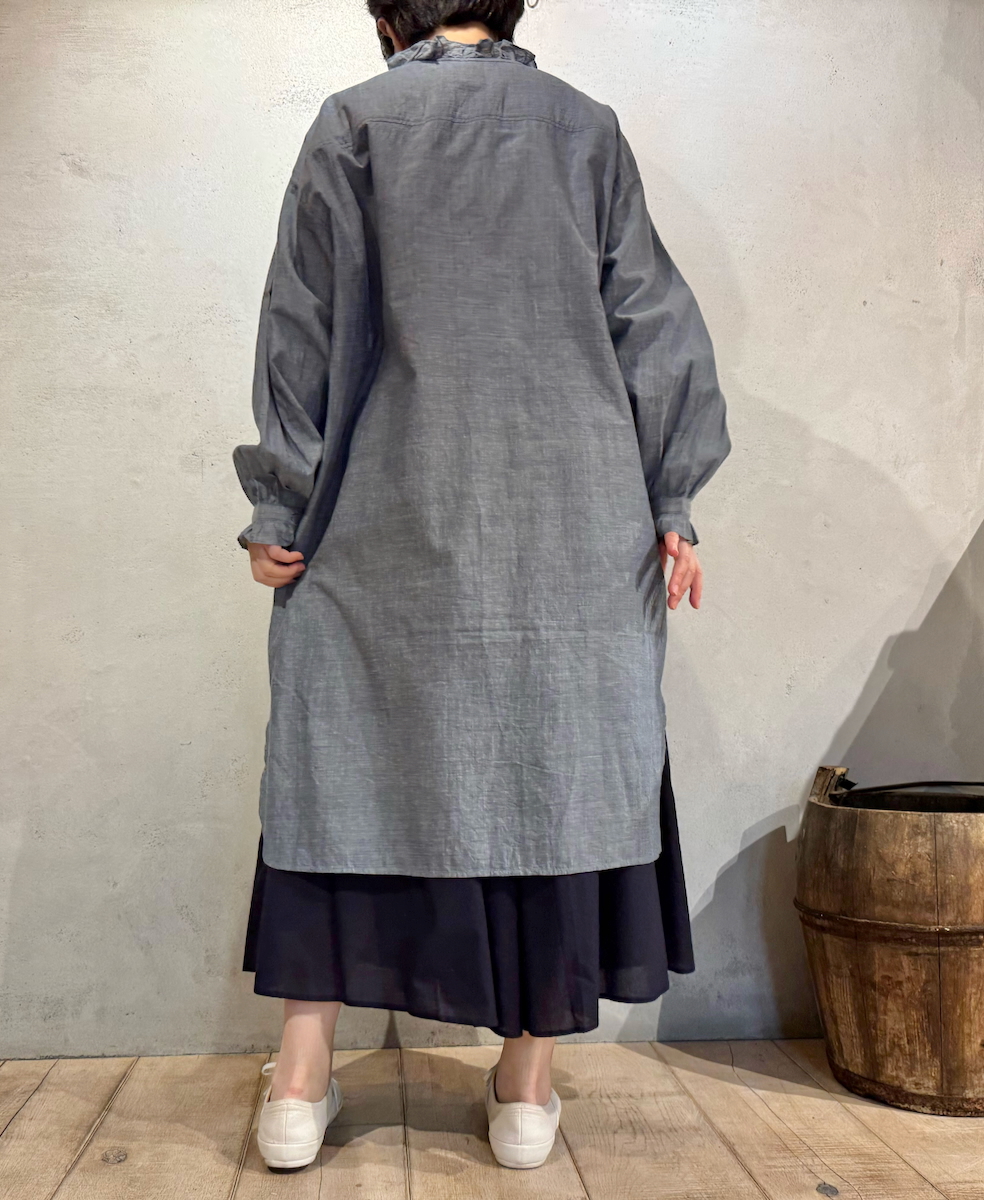 INMDS25064(シャツ) HANDWOVEN YARN DYE NATURAL INDIGO CHAMBRAY FRILL COLLAR LONG SHIRT