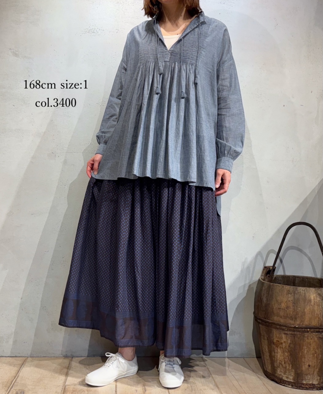 INMDS25063(シャツ) HANDWOVEN YARN DYE NATURAL INDIGO CHAMBRAY BANDED COLLAR PINTUCK TUNIC