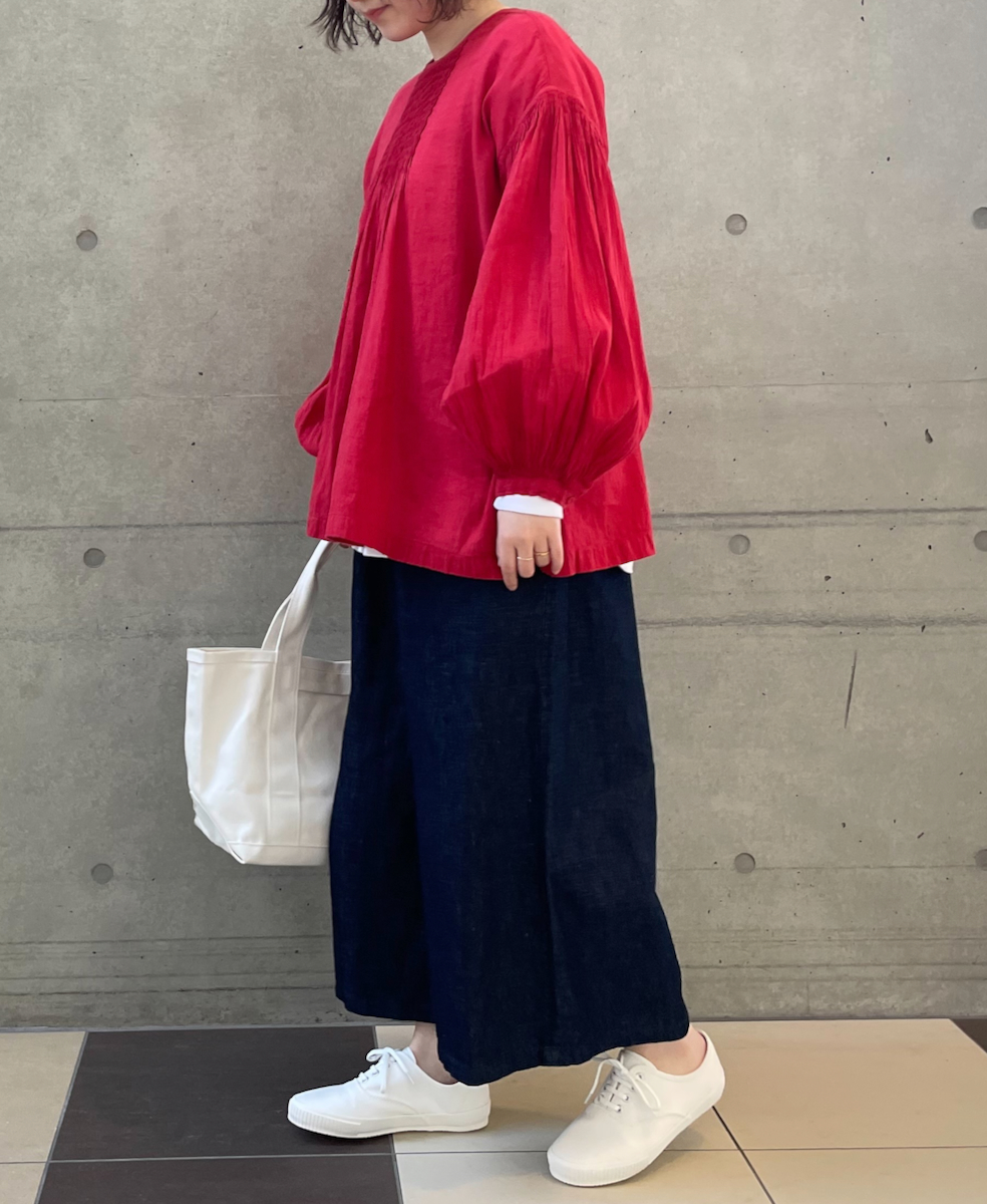 INMDS25012D(シャツ) AUTO LOOM COTTON/LINEN PLAIN(OVERDYE) BACK OPENING CREW-NECK SHIRT WITH MINI PINTUCK