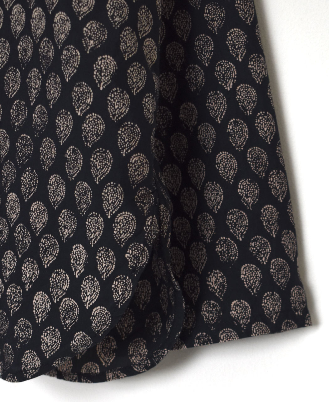 INMDS25112(プルオーバー) COTTON SILK HAND SCREEN LEAF PRINT BACK OPENING CREW-NECK PULLOVER