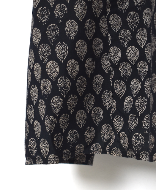 INMDS25114(ワンピース) COTTON SILK HAND SCREEN LEAF PRINT CREW-NECK HALF/SL DRESS WITH MINI PINTUCK