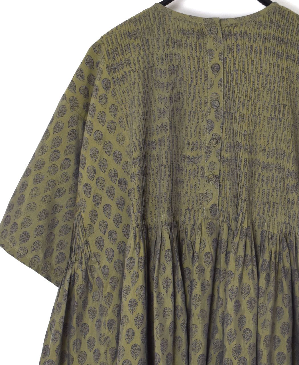 INMDS25114(ワンピース) COTTON SILK HAND SCREEN LEAF PRINT CREW-NECK HALF/SL DRESS WITH MINI PINTUCK