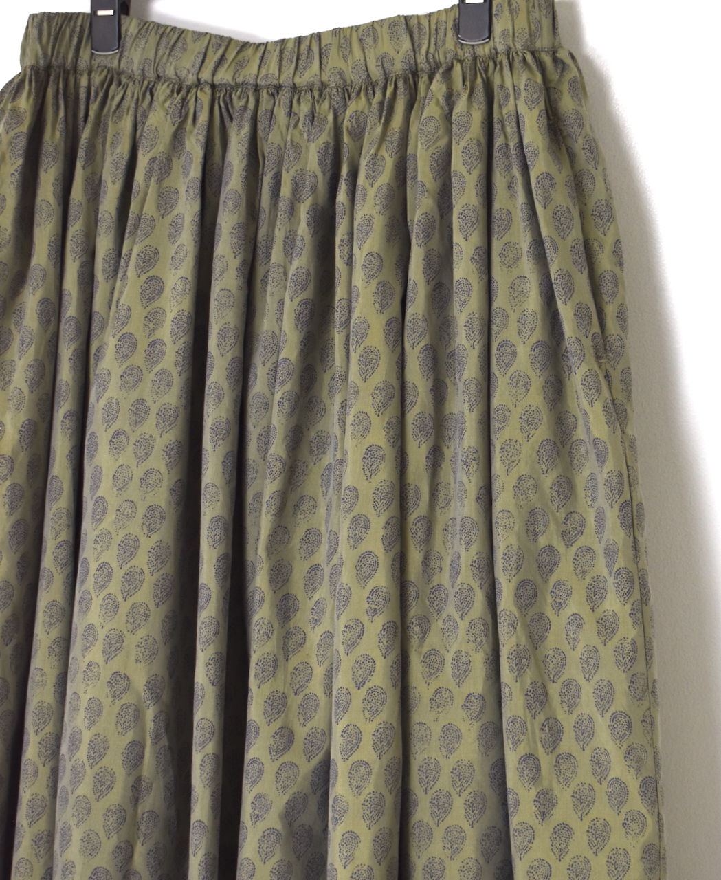 INMDS25115(スカート) COTTON SILK HAND SCREEN LEAF PRINT GATHERED SKIRT