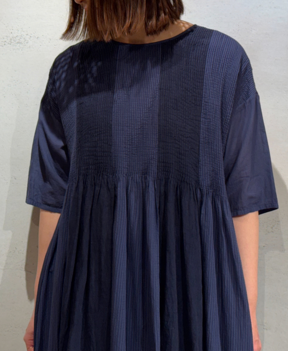 NMDS25232D(ワンピース) COTTON&LINEN PATCHWORK(OVERDYE) CREW-NECK S/SL SHIRT DRESS WITH MINI PINTUCK