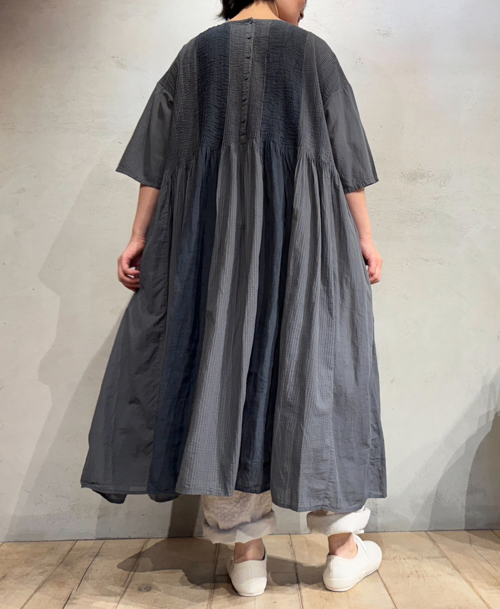 NMDS25232D(ワンピース) COTTON&LINEN PATCHWORK(OVERDYE) CREW-NECK S/SL SHIRT DRESS WITH MINI PINTUCK