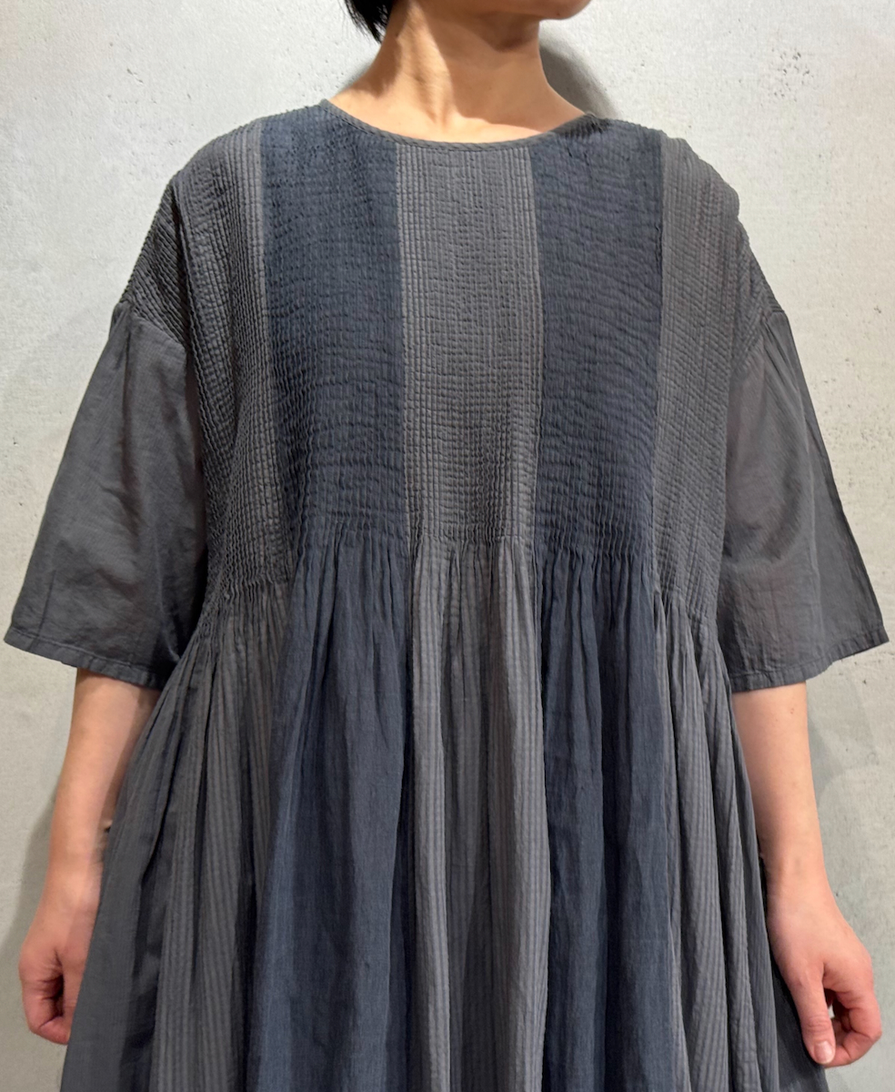 NMDS25232D(ワンピース) COTTON&LINEN PATCHWORK(OVERDYE) CREW-NECK S/SL SHIRT DRESS WITH MINI PINTUCK