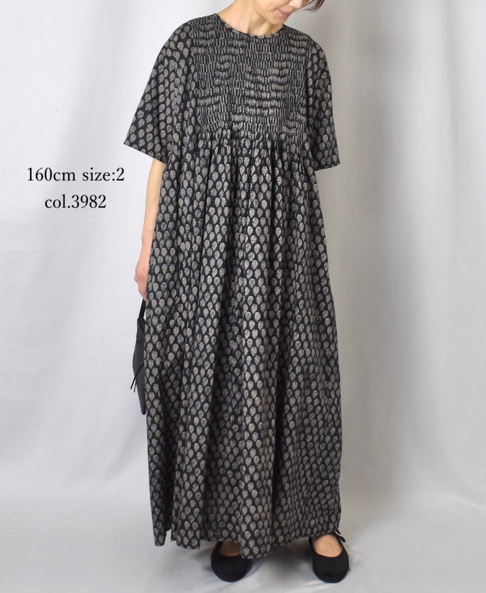 INMDS25114(ワンピース) COTTON SILK HAND SCREEN LEAF PRINT CREW-NECK HALF/SL DRESS WITH MINI PINTUCK