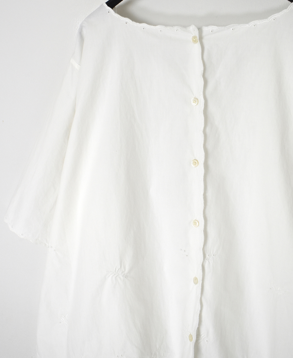 INSL25232(シャツ) 60s POPLIN PLAIN WITH CUT WORK EMBROIDERY BACK OPENING S/SL SMOCK
