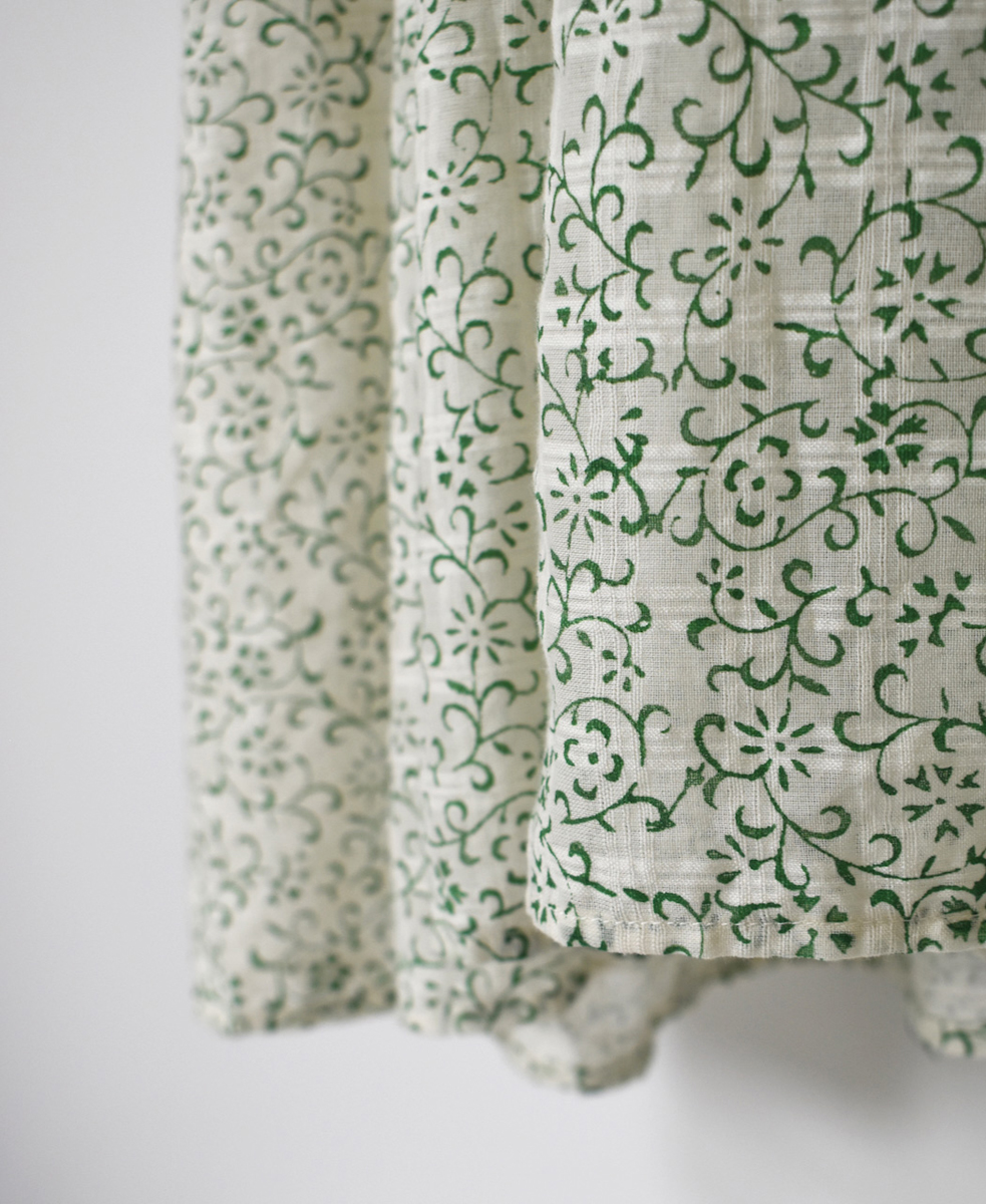 INMDS25093(ワンピース) POWER LOOM COTTON DOBIE CHECK ARABESQUE SCREEN PRINT FLARED/SL DRESS WITH MINI PINTUCK